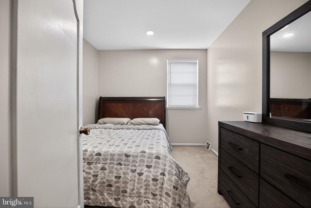 8906 SYLVIA LN, Philadelphia, PA 19115