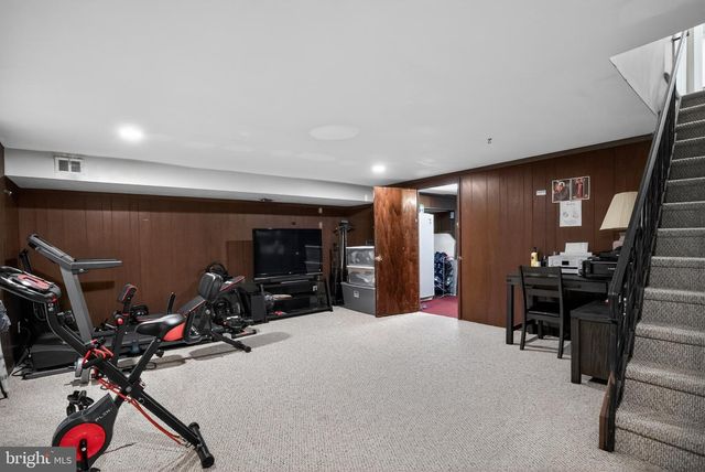 8906 SYLVIA LN, Philadelphia, PA 19115