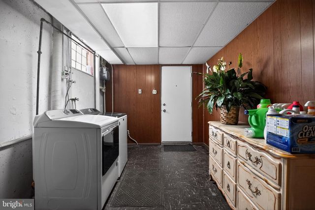 8906 SYLVIA LN, Philadelphia, PA 19115