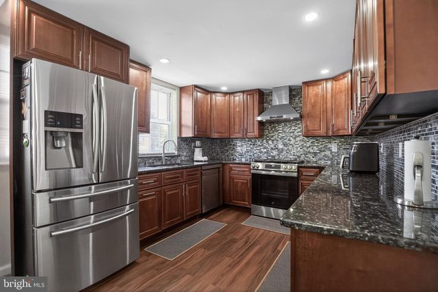 8906 SYLVIA LN, Philadelphia, PA 19115