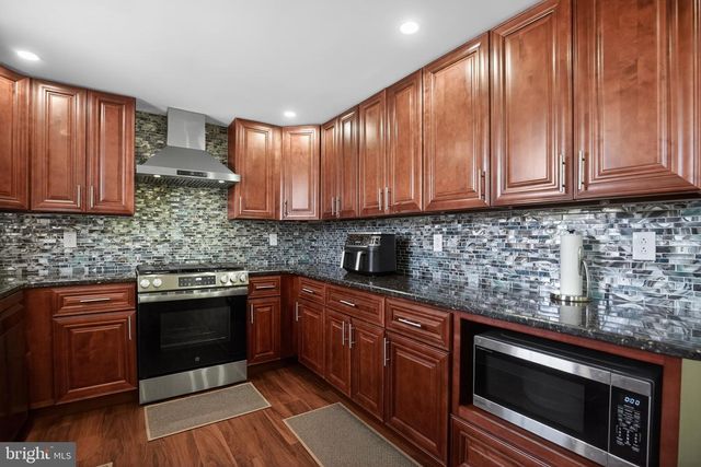 8906 SYLVIA LN, Philadelphia, PA 19115