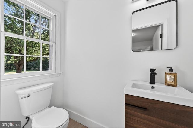 21 COLLEGEVIEW DR, Malvern, PA 19355