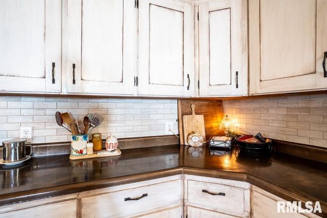 516 S 8TH Street, Herrin, IL 62948