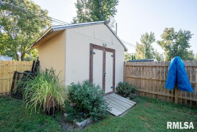 516 S 8TH Street, Herrin, IL 62948