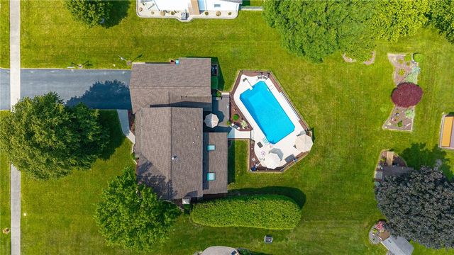 88 Northampton Circle, Greece, NY 14612