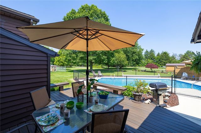88 Northampton Circle, Greece, NY 14612