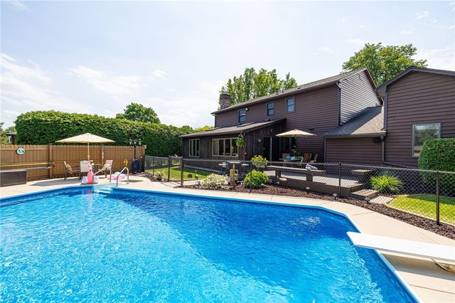 88 Northampton Circle, Greece, NY 14612