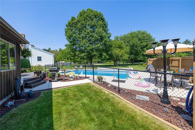 88 Northampton Circle, Greece, NY 14612