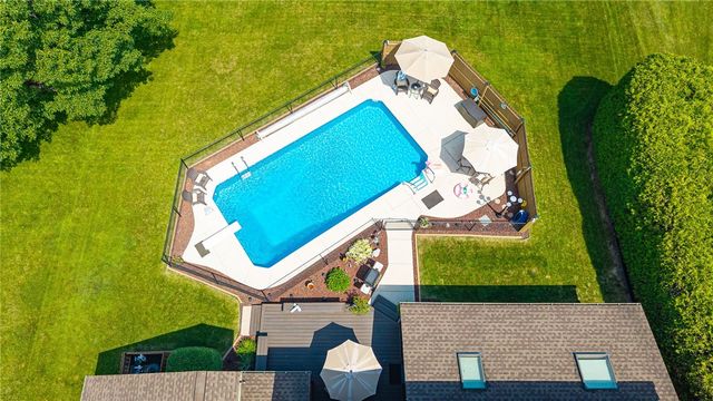 88 Northampton Circle, Greece, NY 14612