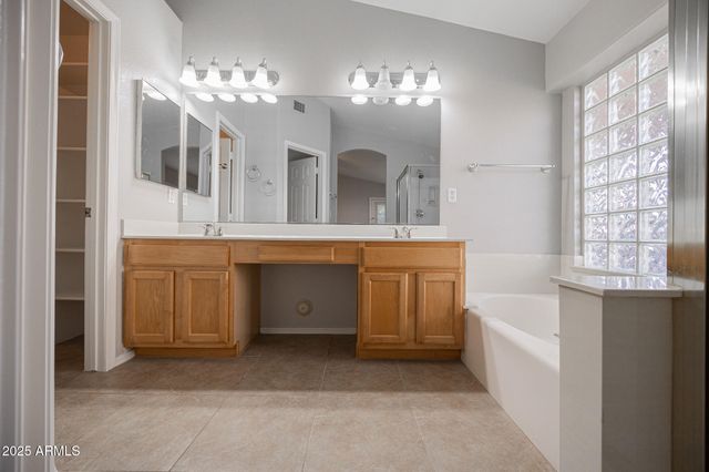 4284 E HARWELL Court, Gilbert, AZ 85234