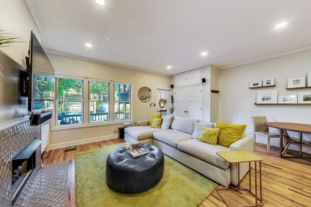 2136 W SCHILLER Street 1R, Chicago, IL 60622