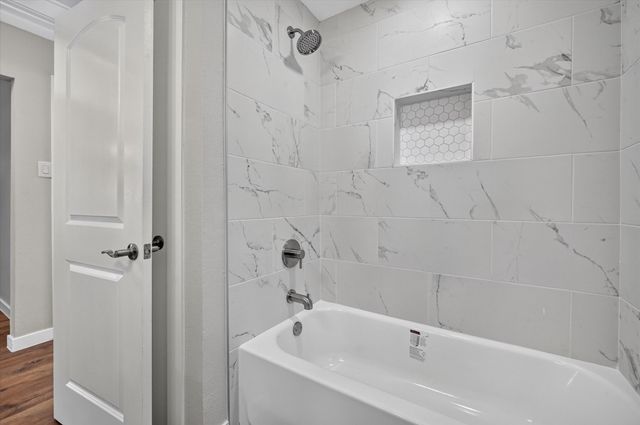 2520 Vera Cruz Street, Fort Worth, TX 76106