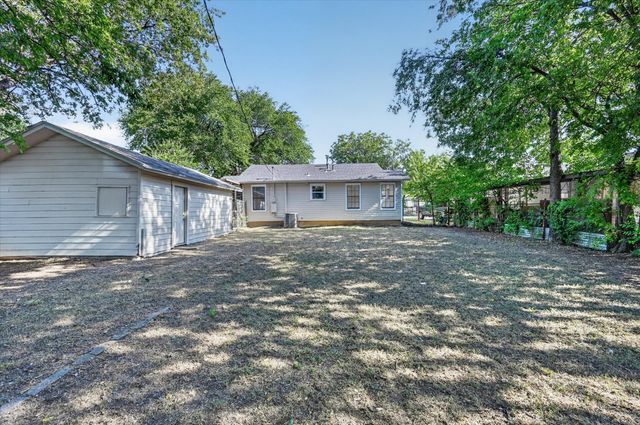 2520 Vera Cruz Street, Fort Worth, TX 76106