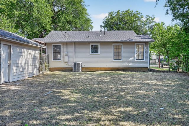 2520 Vera Cruz Street, Fort Worth, TX 76106