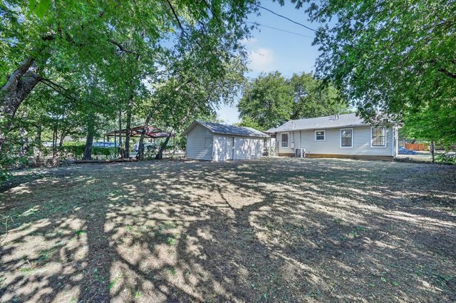 2520 Vera Cruz Street, Fort Worth, TX 76106