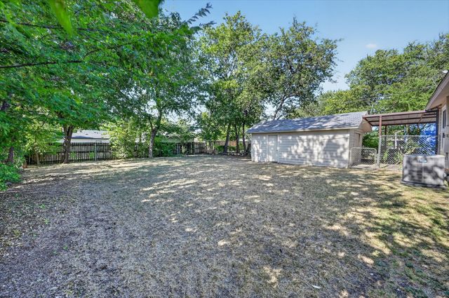 2520 Vera Cruz Street, Fort Worth, TX 76106