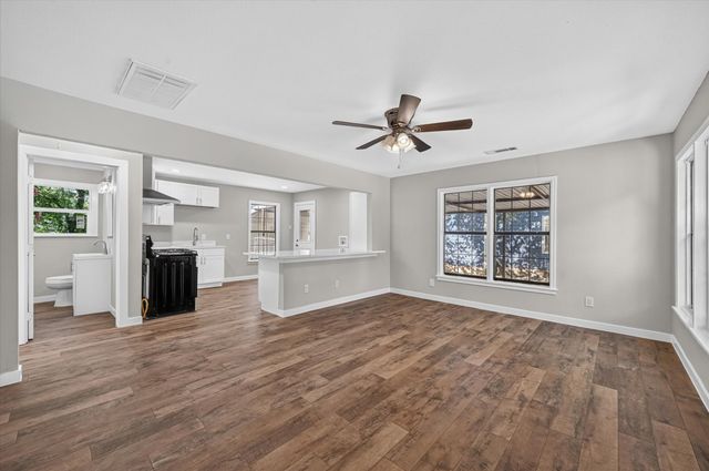 2520 Vera Cruz Street, Fort Worth, TX 76106