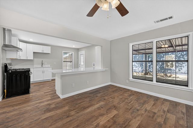 2520 Vera Cruz Street, Fort Worth, TX 76106