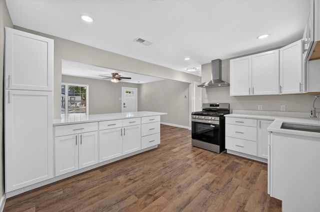 2520 Vera Cruz Street, Fort Worth, TX 76106