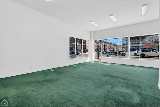 4552 N Western Avenue, Chicago, IL 60625