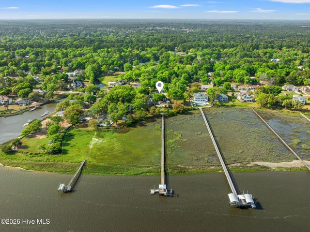 404 Shoreline Drive E, Sunset Beach, NC 28468