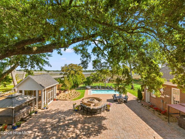 404 Shoreline Drive E, Sunset Beach, NC 28468