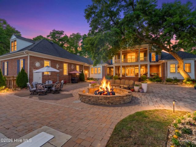 404 Shoreline Drive E, Sunset Beach, NC 28468
