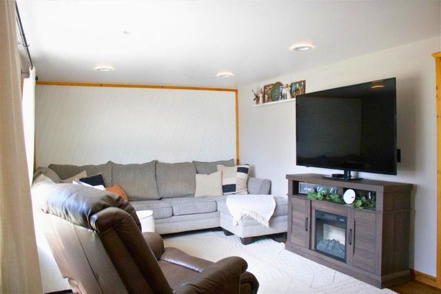 W6827 N EASTWOOD STREET, Van Dyne, WI 54979