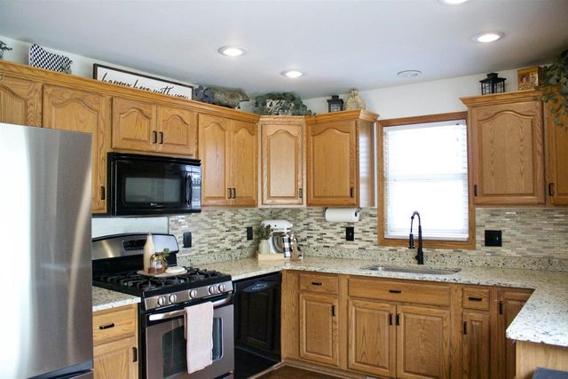 W6827 N EASTWOOD STREET, Van Dyne, WI 54979