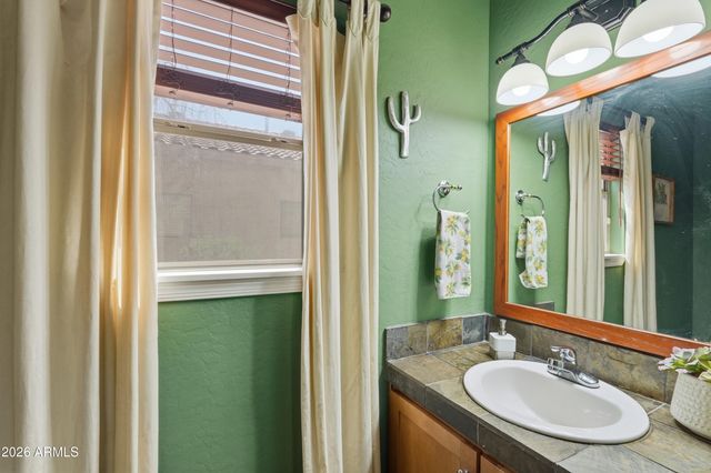 303 E MILADA Drive, Phoenix, AZ 85042