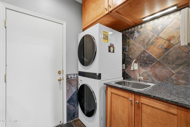 303 E MILADA Drive, Phoenix, AZ 85042