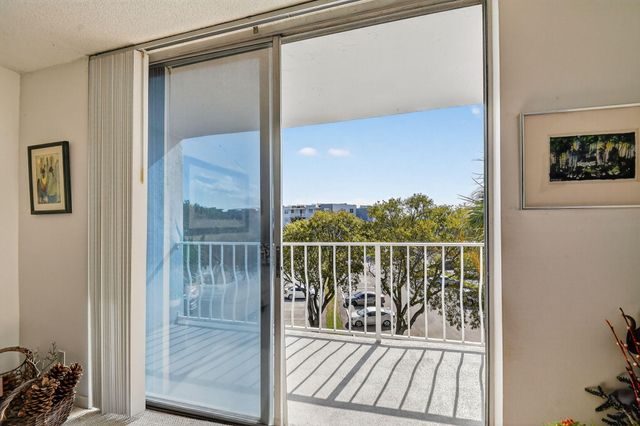 470 Executive Center Drive 4j, West Palm Beach, FL 33401