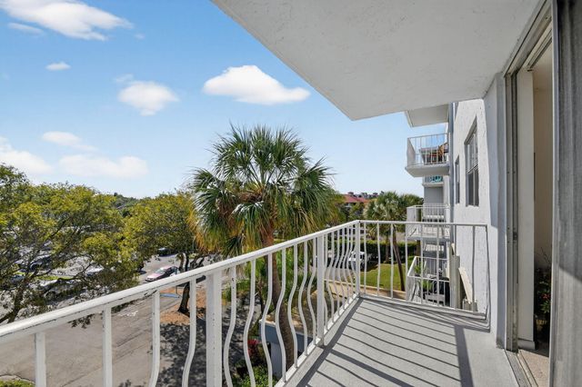 470 Executive Center Drive 4j, West Palm Beach, FL 33401