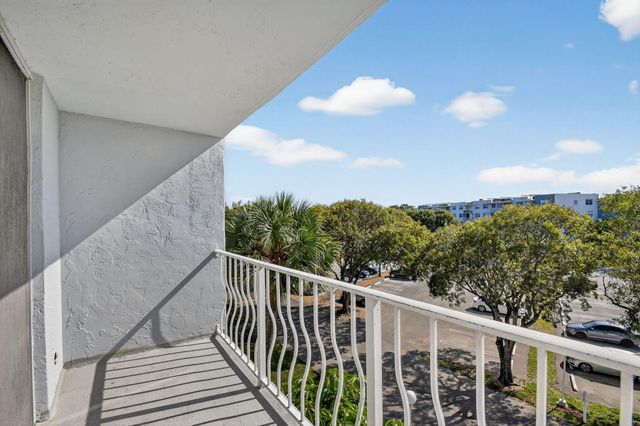 470 Executive Center Drive 4j, West Palm Beach, FL 33401