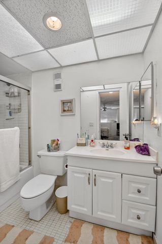 470 Executive Center Drive 4j, West Palm Beach, FL 33401