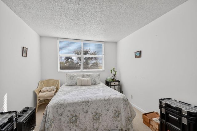 470 Executive Center Drive 4j, West Palm Beach, FL 33401