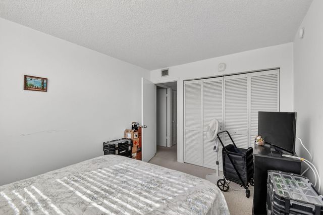 470 Executive Center Drive 4j, West Palm Beach, FL 33401