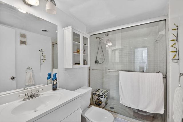 470 Executive Center Drive 4j, West Palm Beach, FL 33401