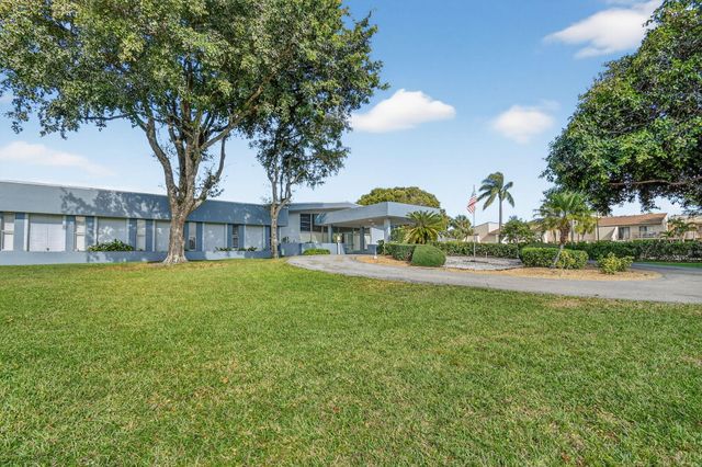 470 Executive Center Drive 4j, West Palm Beach, FL 33401