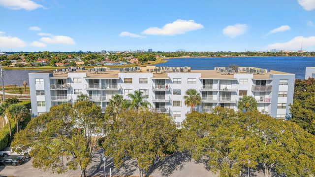 470 Executive Center Drive 4j, West Palm Beach, FL 33401