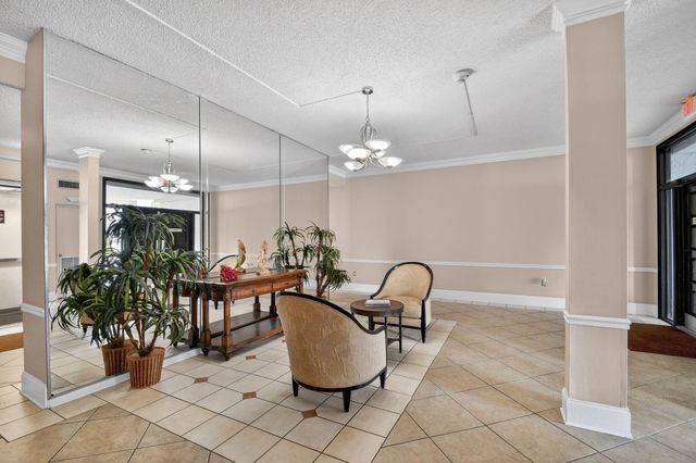 470 Executive Center Drive 4j, West Palm Beach, FL 33401