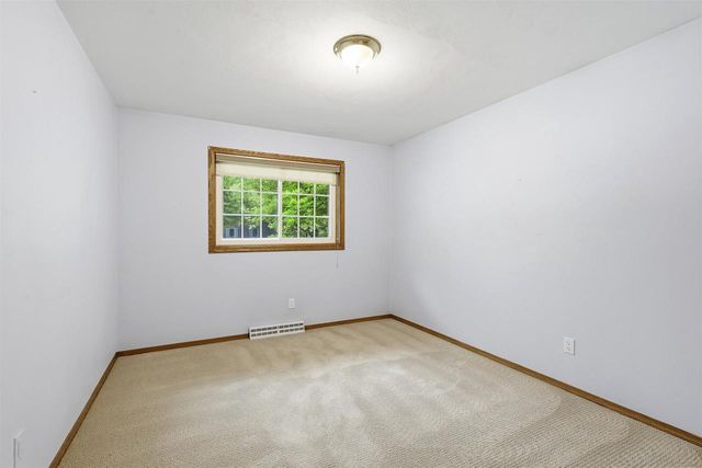 2900 E LOURDES DRIVE, Appleton, WI 54915