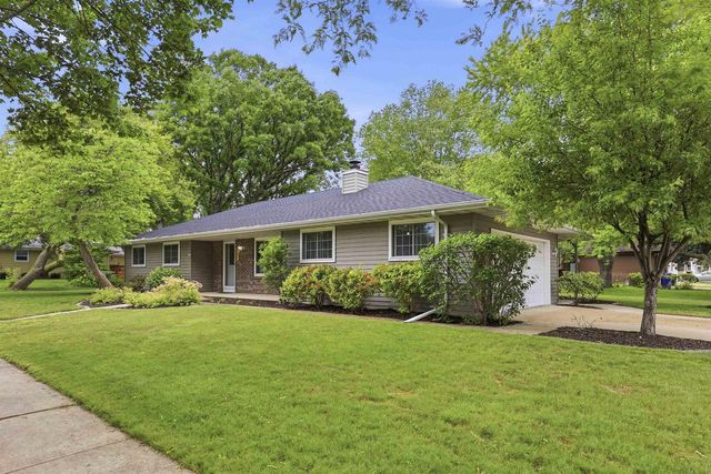 2900 E LOURDES DRIVE, Appleton, WI 54915
