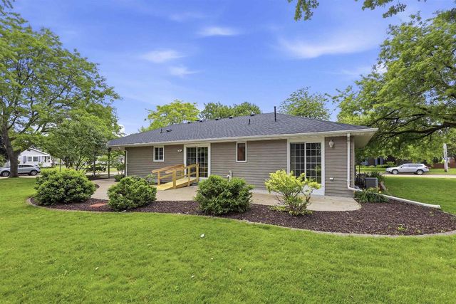 2900 E LOURDES DRIVE, Appleton, WI 54915