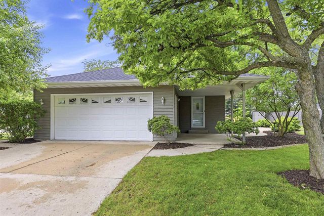 2900 E LOURDES DRIVE, Appleton, WI 54915