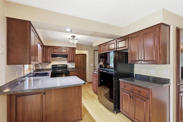 2900 E LOURDES DRIVE, Appleton, WI 54915