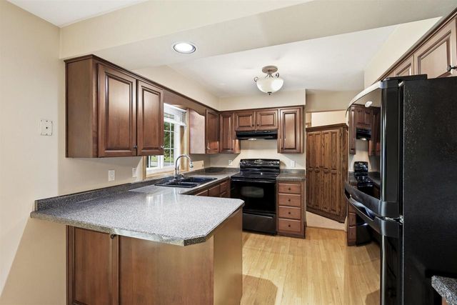 2900 E LOURDES DRIVE, Appleton, WI 54915