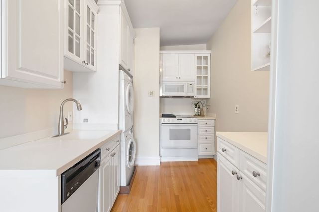 119 Marlborough St. 10, Boston, MA 02116