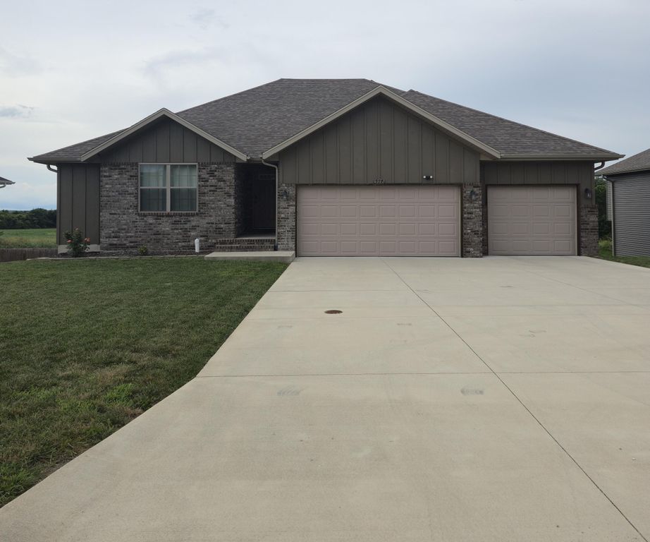 517 N Stella Court, Willard, MO 65781