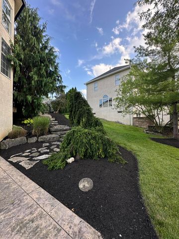 8347 Amberleigh Way, Dublin, OH 43017